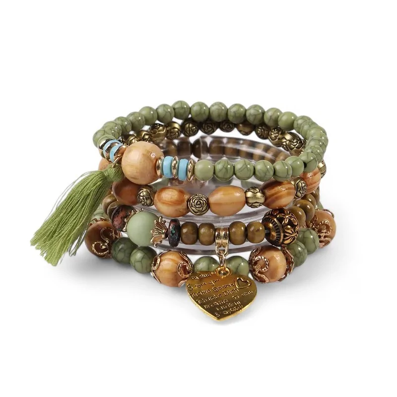 Mehrreihiges Boho-Armband mit Anhängern in Khaki