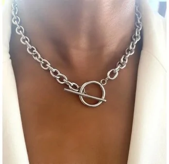 Steel chain necklace with circular clasp