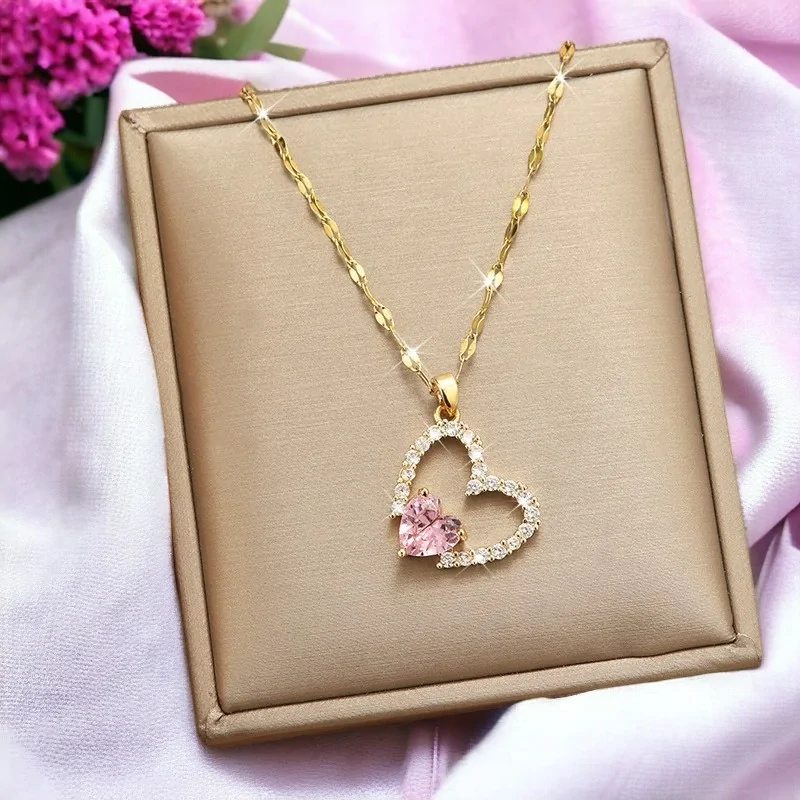 Collar Corazón Romántico de Acero Dorado