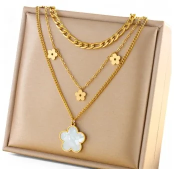 Layered floral necklace in gold-plated steel