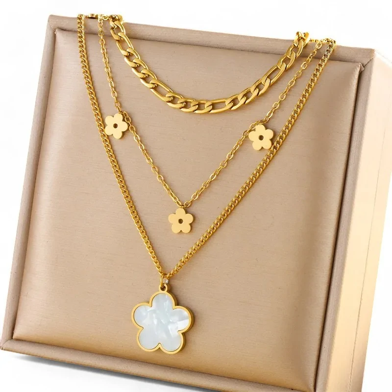 Layered floral necklace in gold-plated steel