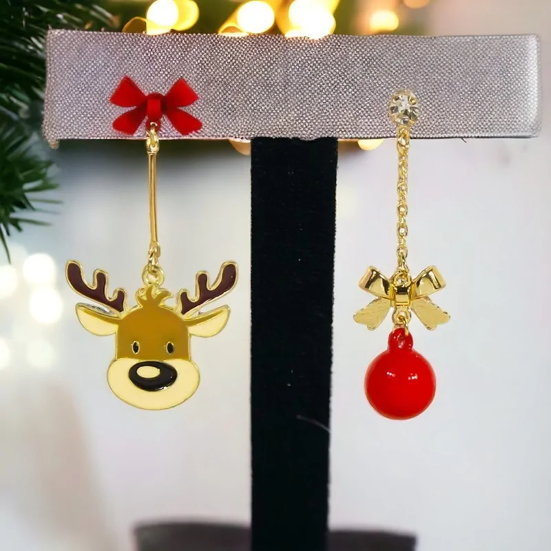 Christmas dangle earrings with reindeer and bauble