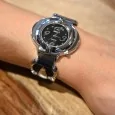 Montre bracelet feuille Ernest noire et argentée