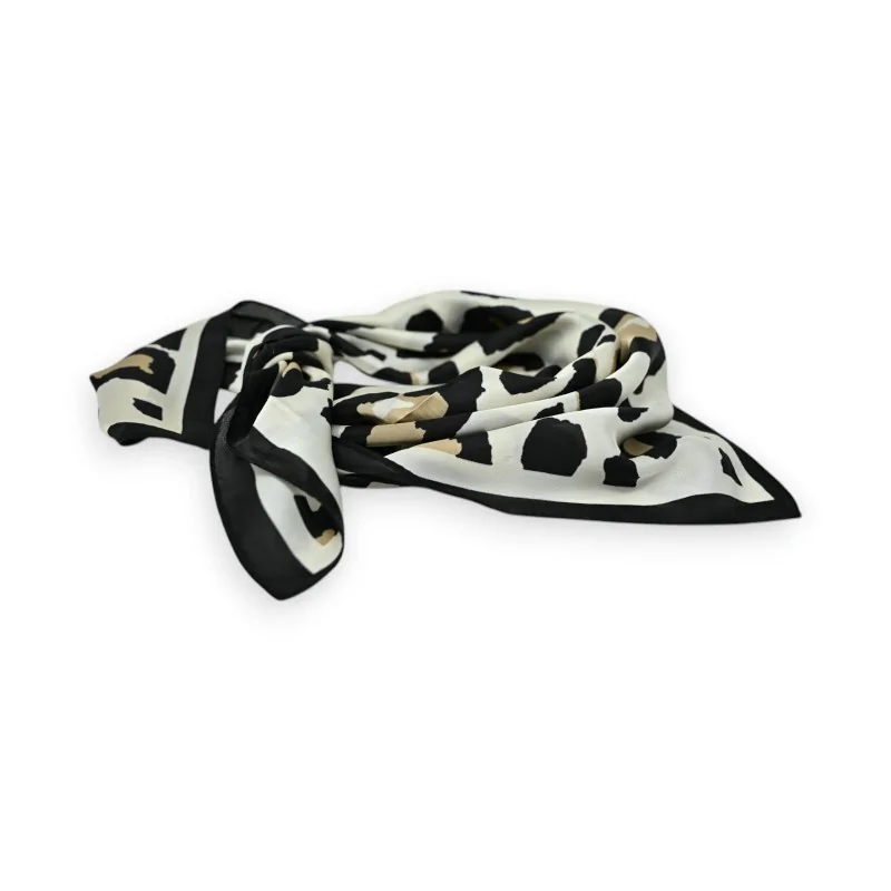 Foulard Carré Léopard Satin