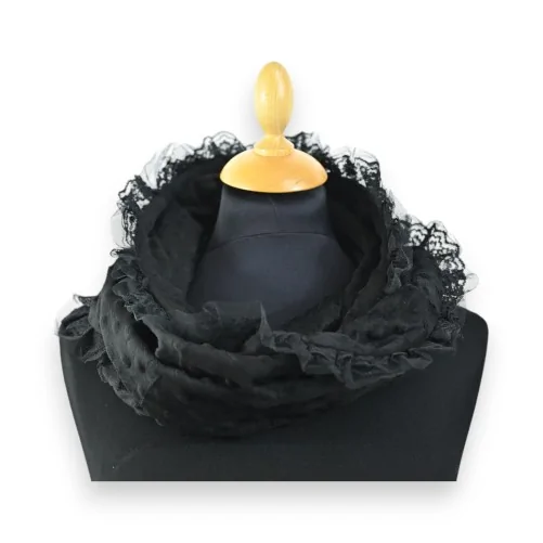 Snood Dentelle Noir Élégance