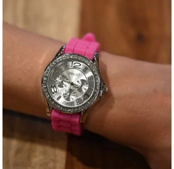 Reloj Ernesto de silicona fucsia con cristales en el dial