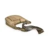 Sac bandoulière doré forme banane avec foulard à motifs, accessoire mode élégant
