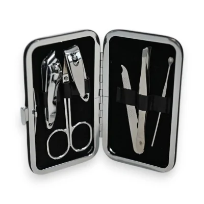 Kit de manucure compact 6 pièces avec ciseaux, coupe-ongles et pinces dans étui gris Kit de manucure compact 6 pièces avec ciseaux, coupe-ongles et pinces dans étui gris
