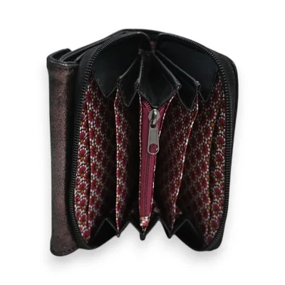 Portefeuille compact noir ouvert avec compartiments en accordéon et fermeture éclair Portefeuille compact noir ouvert avec compartiments en accordéon et fermeture éclair