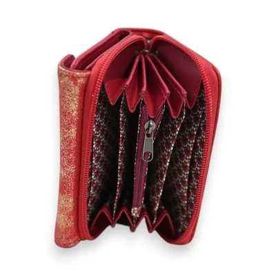 Portefeuille compact rouge à paillettes ouvert, intérieur accordéon, fermeture éclair Portefeuille compact rouge à paillettes ouvert, intérieur accordéon, fermeture éclair