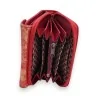 Portefeuille compact rouge à paillettes ouvert, intérieur accordéon, fermeture éclair