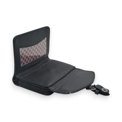 Portefeuille compact noir brillant ouvert avec compartiments et fermeture éclair