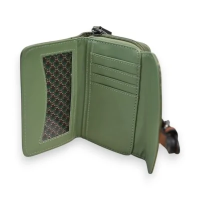 Portefeuille compact vert amande Mélanie Paris ouvert avec compartiments et fermeture ... Portefeuille compact vert amande Mélanie Paris ouvert avec compartiments et fermeture ...