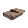 Portefeuille compact en cuir beige avec fermeture éclair et boucle marron, style élé...