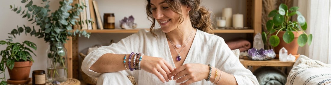 Porter ses pierres de lithothérapie en bijoux pour allier bien-être et style