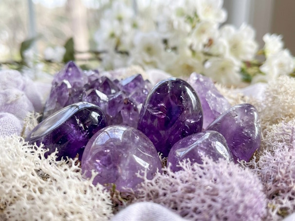 Améthyste : toutes les vertus et bienfaits de cette pierre en lithothérapie