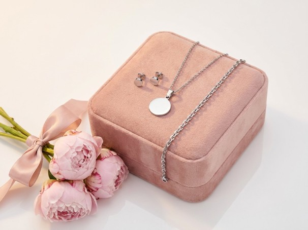 Quelle parure offrir pour la fête des mères 2026 ? Guide pour trouver le coffret