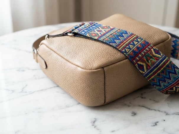 Comment choisir et personnaliser sa sangle de sac bandoulière pour un look qui v